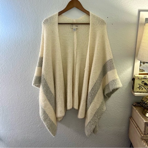 Saturday Sunday Anthropologie Eyelash Striped Batwing Poncho Sweater Size OS - Picture 3 of 10